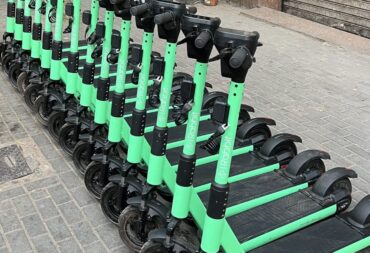 بدء خدمة نقل الأفرا بالاسكوتر الكهربائية رسمياً في الجيزة