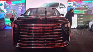 طرح فورثينج V9 الهجينة MPV بأبواب منزلقة بمصر