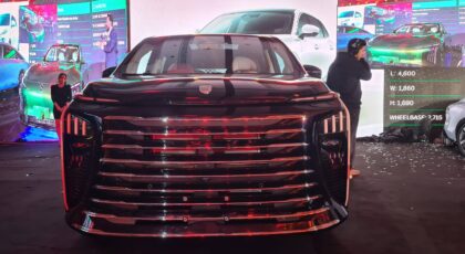 طرح فورثينج V9 الهجينة MPV بأبواب منزلقة بمصر