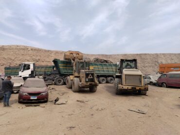 إخلاء رسمي لمقبرة السيارات في البساتين ونقلها للتبين