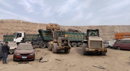 إخلاء رسمي لمقبرة السيارات في البساتين ونقلها للتبين