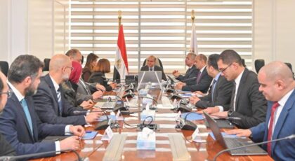 بحث زيادة استثمارات جنرال موتورز في مصر وطرح طرازات جديدة