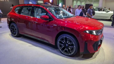 طرح بي إم دبليو iX3 لونج الكهربائية في معرض بكين 2026