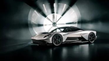 فالهالا لن تستسلم لسيارة AMG ONE: أستون مارتن تُحسّن نقطة ضعف السيارة الخارقة