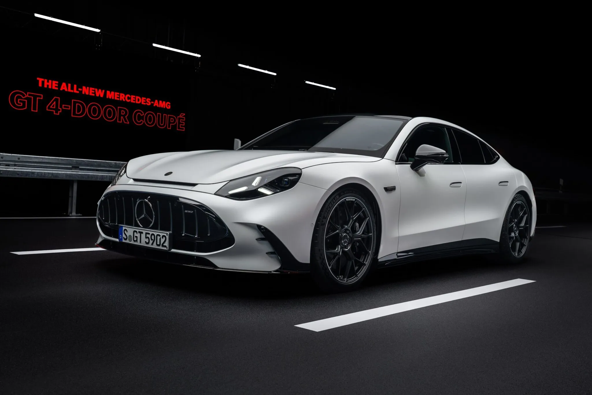 الكشف عن مرسيدس AMG GT الجديدة بتصميم غريب مثير للجدل