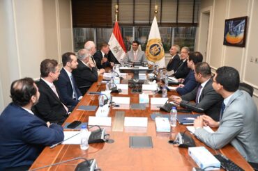 مرسيدس بنز إيجيبت تبحث مع الحكومة أمكانية التوسع في مصر