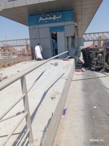حادث جديد : اصطدام سيارة بمحطة للأتوبيس الترددي علي الدائري