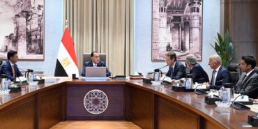 مدبولي يطالب شركة أسبانية بإقامة مصنع لمكونات السيارات بمصر