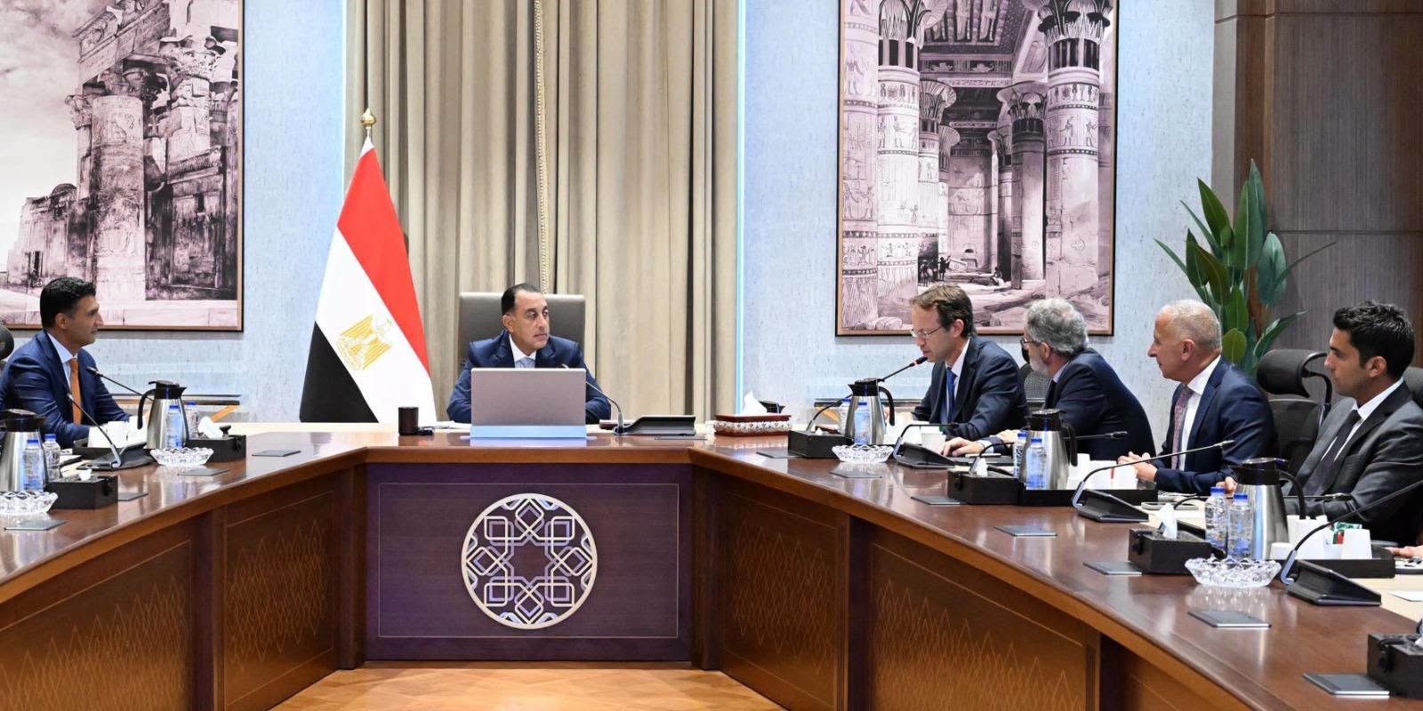 مدبولي يطالب شركة أسبانية بإقامة مصنع لمكونات السيارات بمصر