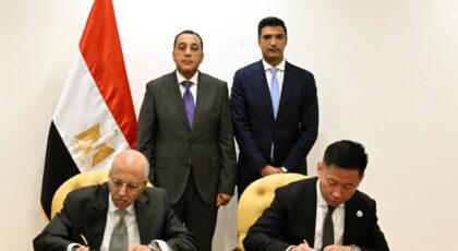 أشهر شركة بطاريات كهربائية في العالم “كاتل” توقع عقد للتصنيع بمصر