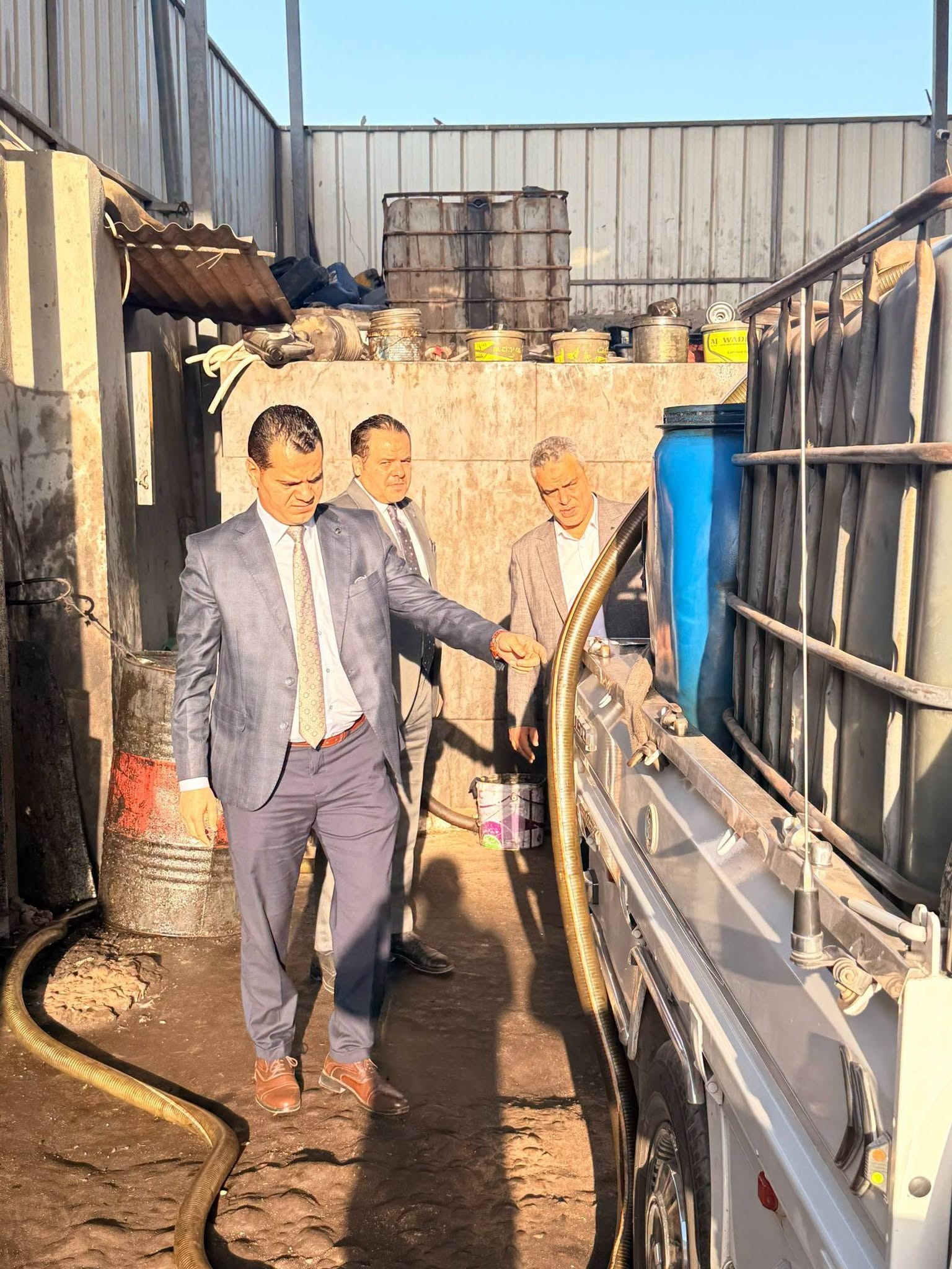 مصادرة 45 ألف لتر زيوت سيارات مستعملة قبل بيعها في مصر